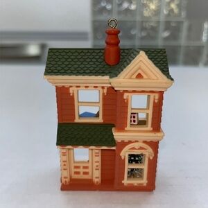 1984 Hallmark Victorian Dollhouse Ornament